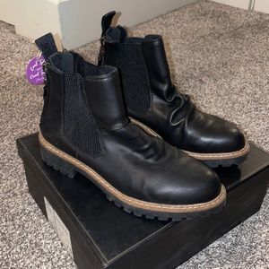 Blow fish black booties 🤍Brand new with tag 🤍